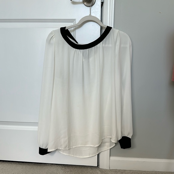 Beautiful sheer top. - Picture 1 of 4